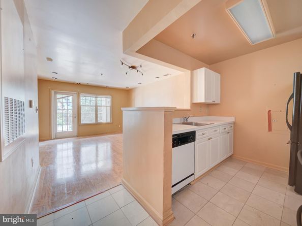 5565 Seminary Road 214, Falls Church VA 22041