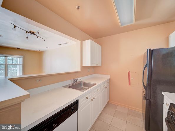 5565 Seminary Road 214, Falls Church VA 22041