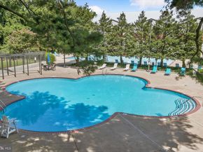 1808 Old Meadow Road 1106, Mclean VA 22102