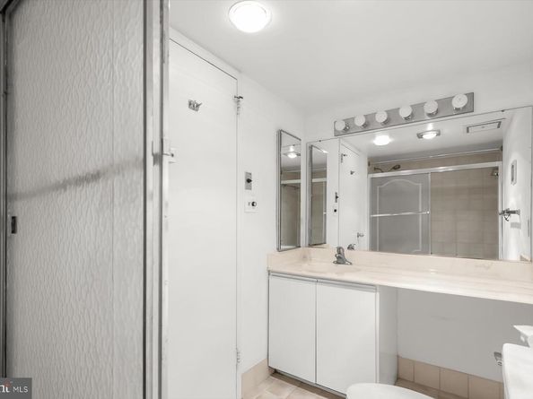 1808 Old Meadow Road 1106, Mclean VA 22102
