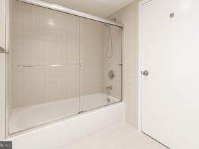 1808 Old Meadow Road 1106, Mclean VA 22102