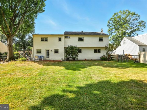 236 Oak Hill Drive, Hatboro PA 19040