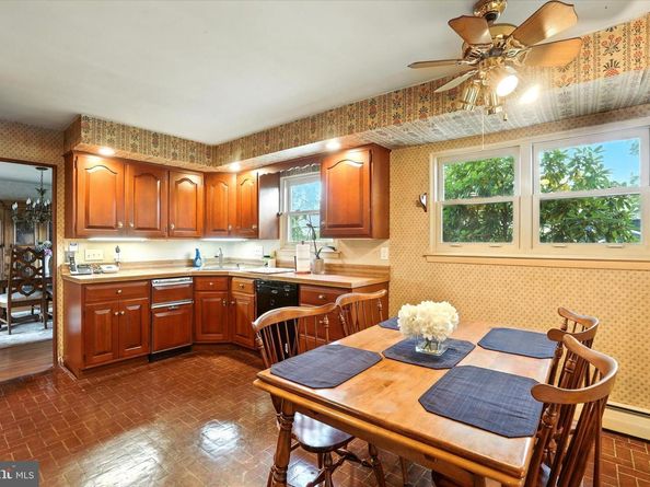 236 Oak Hill Drive, Hatboro PA 19040