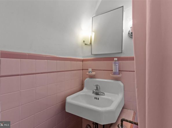 7918 Park Avenue, Elkins Park PA 19027