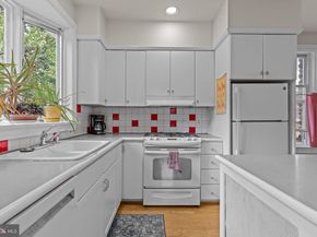 7918 Park Avenue, Elkins Park PA 19027