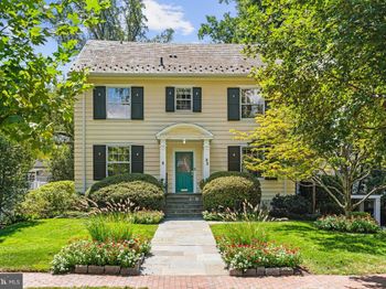 32 W Irving Street