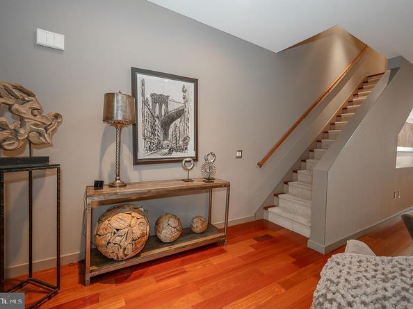 810 N 24TH Street, Philadelphia PA 19130