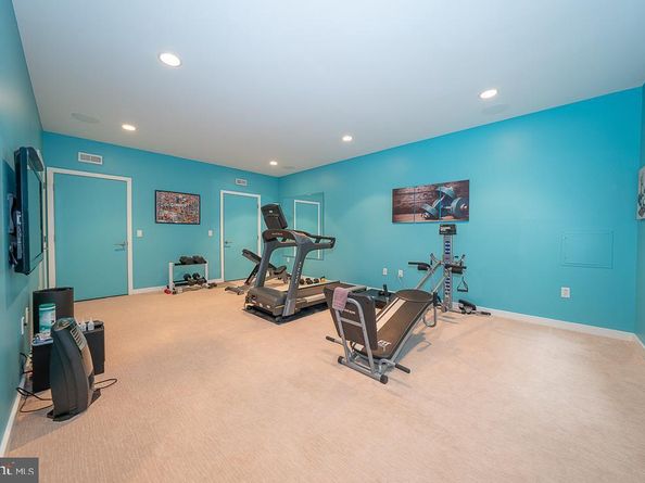 810 N 24TH Street, Philadelphia PA 19130