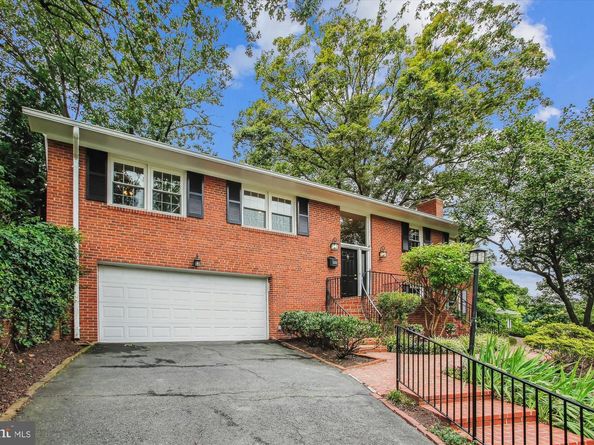 2322 S Pierce Street S, Arlington VA 22202