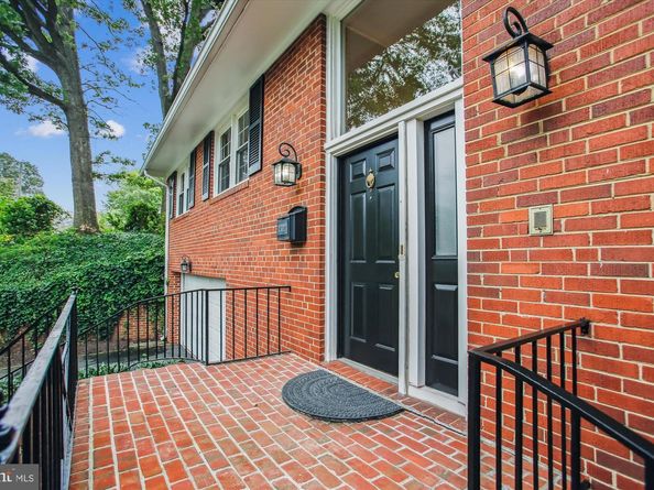 2322 S Pierce Street S, Arlington VA 22202