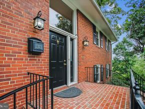 2322 S Pierce Street S, Arlington VA 22202