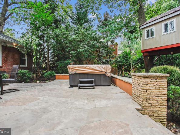 2322 S Pierce Street S, Arlington VA 22202