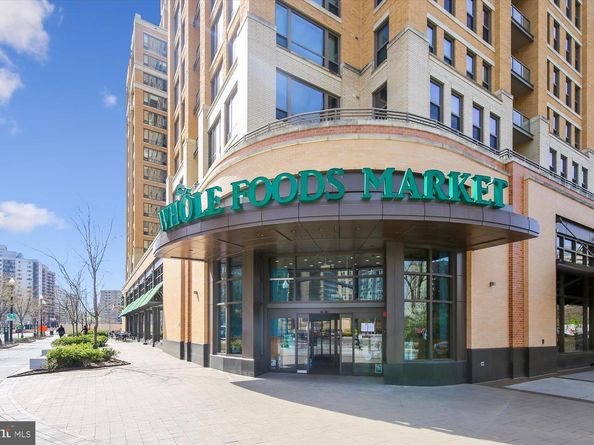 2322 S Pierce Street S, Arlington VA 22202