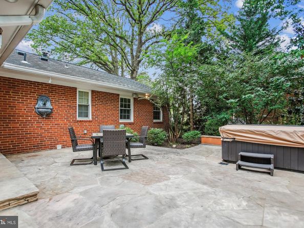 2322 S Pierce Street S, Arlington VA 22202