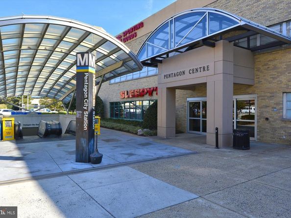 2322 S Pierce Street S, Arlington VA 22202