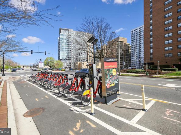 2322 S Pierce Street S, Arlington VA 22202