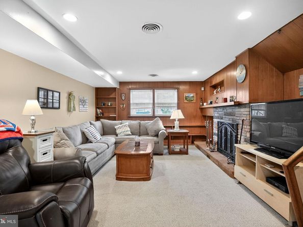 1009 Twist Road, Philadelphia PA 19115