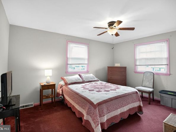 1009 Twist Road, Philadelphia PA 19115
