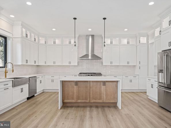 1930 Fisher Court, Falls Church VA 22043