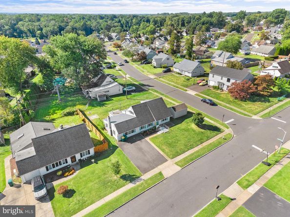 60 Upland Road, Levittown PA 19056