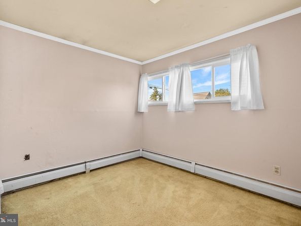 60 Upland Road, Levittown PA 19056