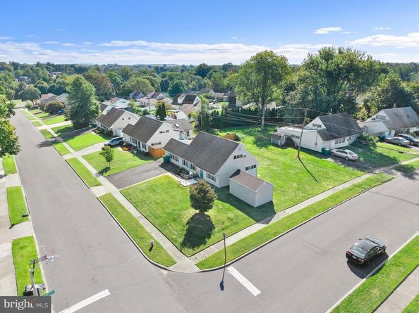 60 Upland Road, Levittown PA 19056