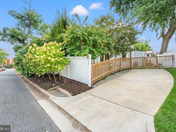 508 E Custis Avenue, Alexandria VA 22301