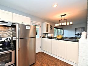 315 Goldenridge Drive, Levittown PA 19057