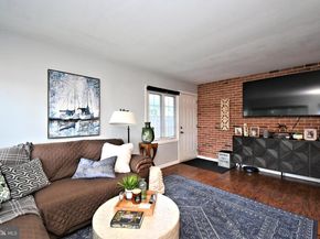 315 Goldenridge Drive, Levittown PA 19057