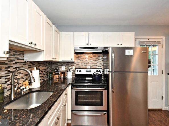 315 Goldenridge Drive, Levittown PA 19057
