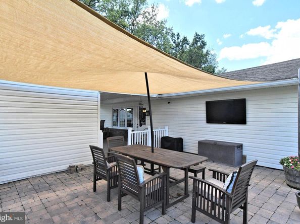 315 Goldenridge Drive, Levittown PA 19057