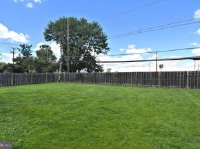 315 Goldenridge Drive, Levittown PA 19057