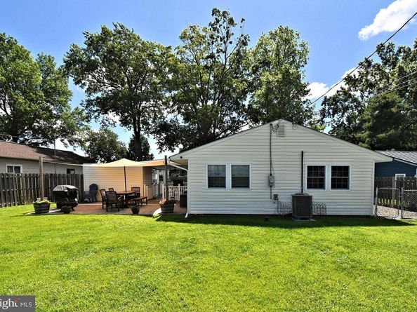 315 Goldenridge Drive, Levittown PA 19057