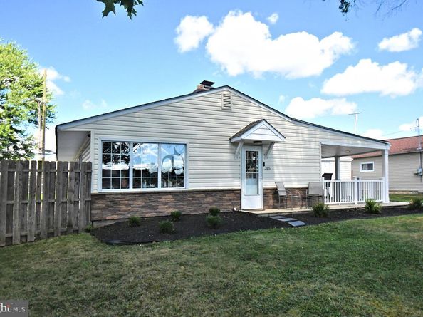 315 Goldenridge Drive, Levittown PA 19057