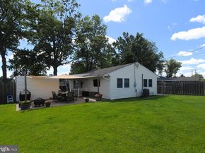 315 Goldenridge Drive, Levittown PA 19057