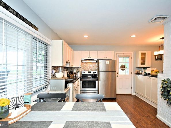 315 Goldenridge Drive, Levittown PA 19057