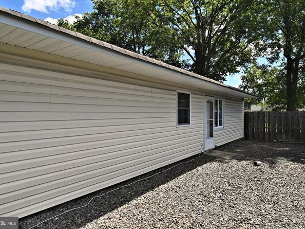 315 Goldenridge Drive, Levittown PA 19057