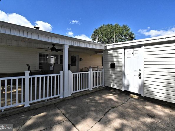 315 Goldenridge Drive, Levittown PA 19057