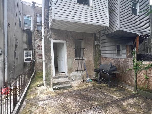 2546 S 7TH Street, Philadelphia PA 19148