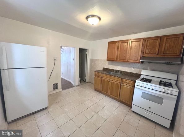 2546 S 7TH Street, Philadelphia PA 19148