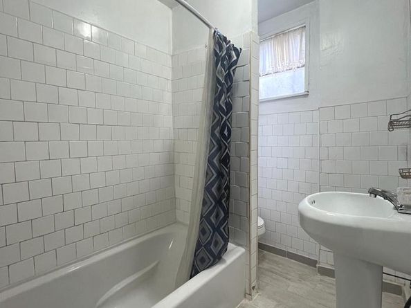 2546 S 7TH Street, Philadelphia PA 19148