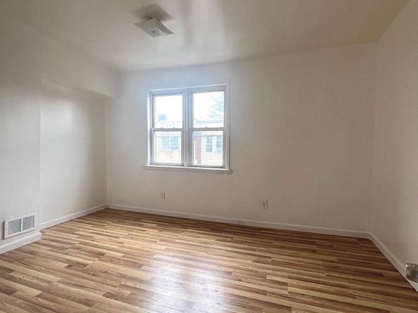 2546 S 7TH Street, Philadelphia PA 19148