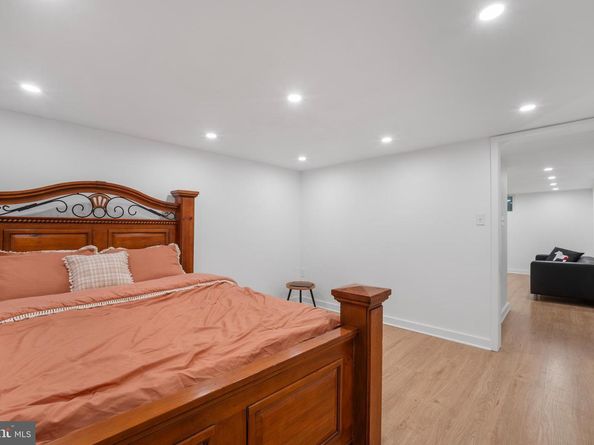 6474 Oakwood Drive, Falls Church VA 22041