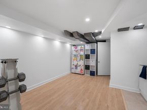6474 Oakwood Drive, Falls Church VA 22041