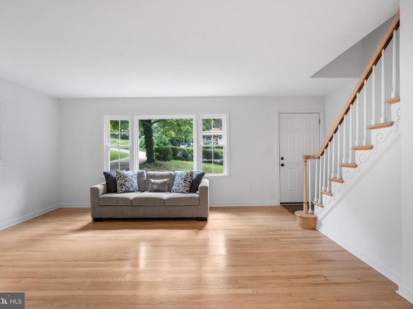 6474 Oakwood Drive, Falls Church VA 22041