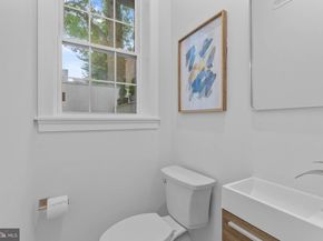 202 Spruce Street, Philadelphia PA 19106