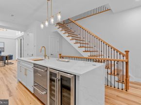 202 Spruce Street, Philadelphia PA 19106