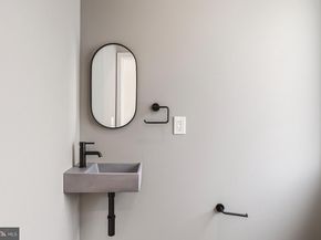 612 N Brenna Walk, Philadelphia PA 19123