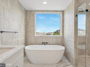 612 N Brenna Walk, Philadelphia PA 19123