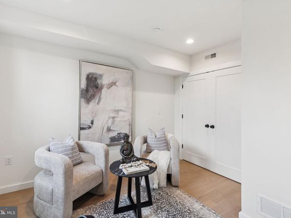 612 N Brenna Walk, Philadelphia PA 19123